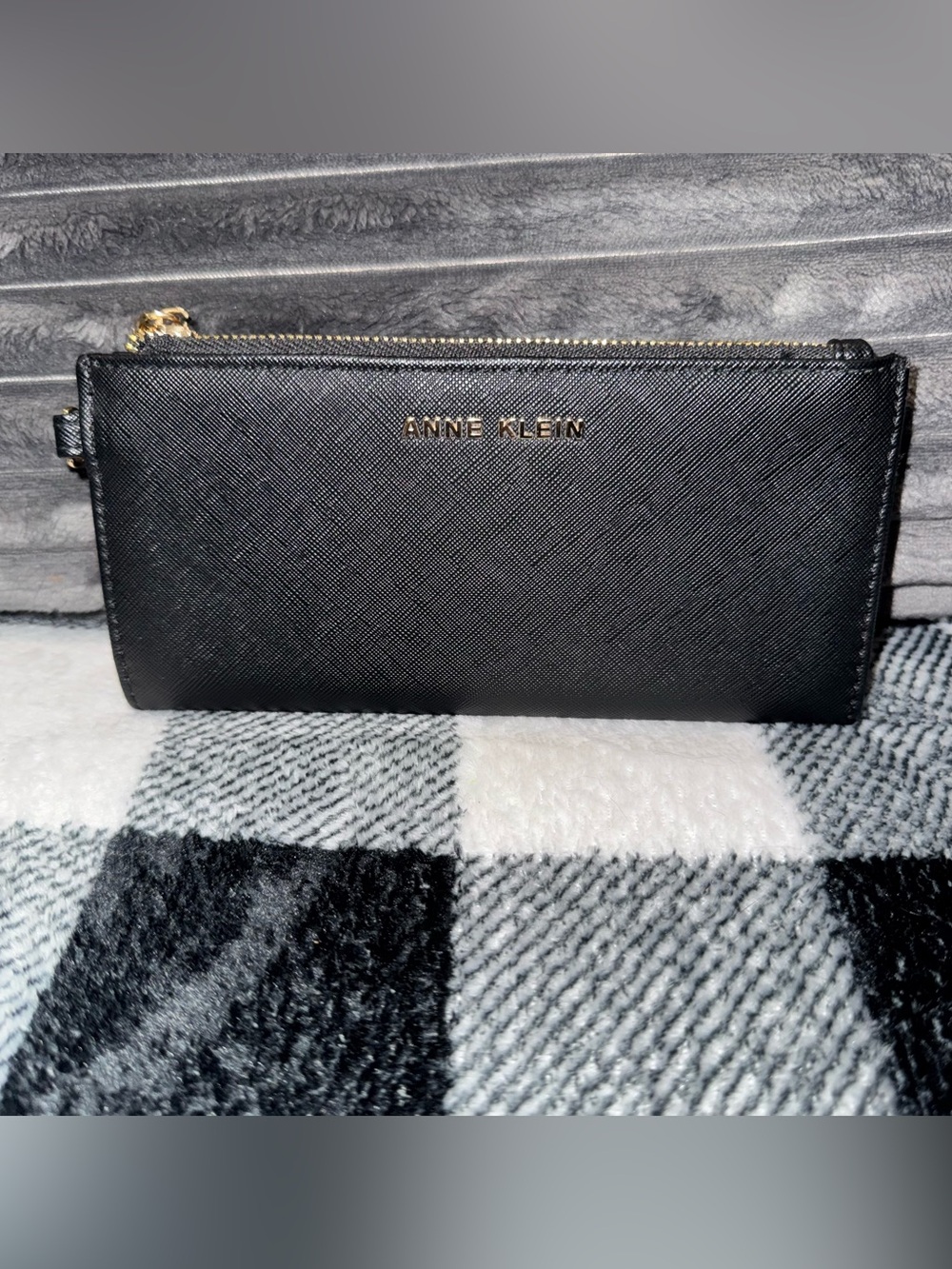 Anne Klein Black Saffiano Zip Wristlet Wallet- PRELOVED GREAT CONDITION